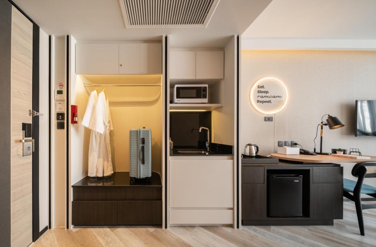 Seekers Finders Rama IV Hotel Surestay Collection By BW Bangkok Exterior photo